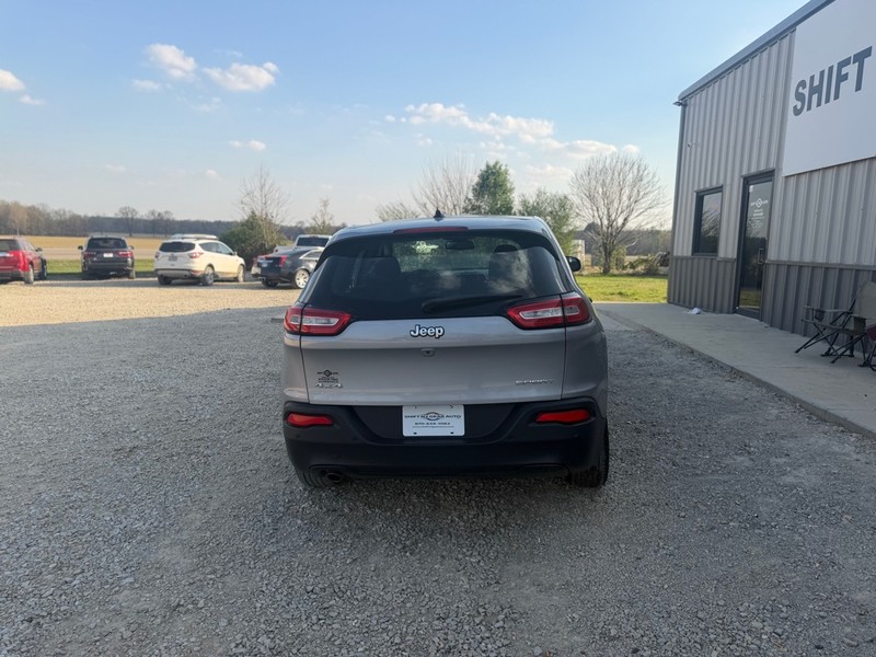 Jeep Cherokee Vehicle Full-screen Gallery Image 4