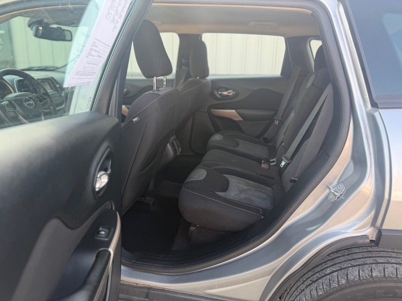 Jeep Cherokee Vehicle Full-screen Gallery Image 5