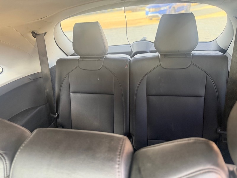 Acura MDX Vehicle Full-screen Gallery Image 5