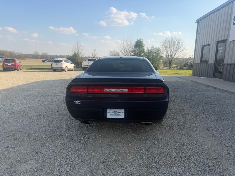 Dodge Challenger Vehicle Full-screen Gallery Image 4