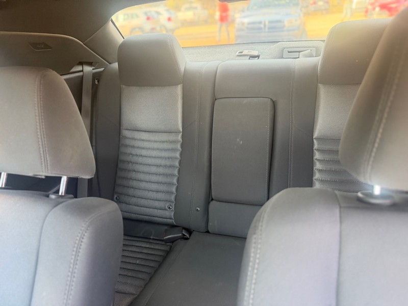 Dodge Challenger Vehicle Full-screen Gallery Image 5