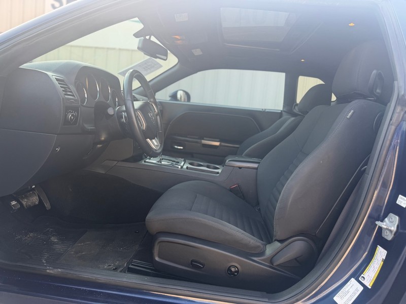 Dodge Challenger Vehicle Full-screen Gallery Image 6