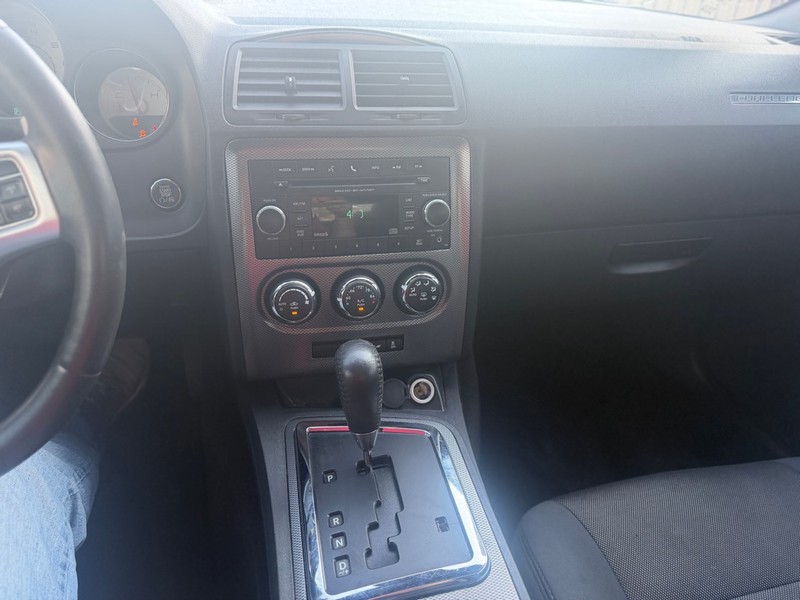 Dodge Challenger Vehicle Full-screen Gallery Image 7