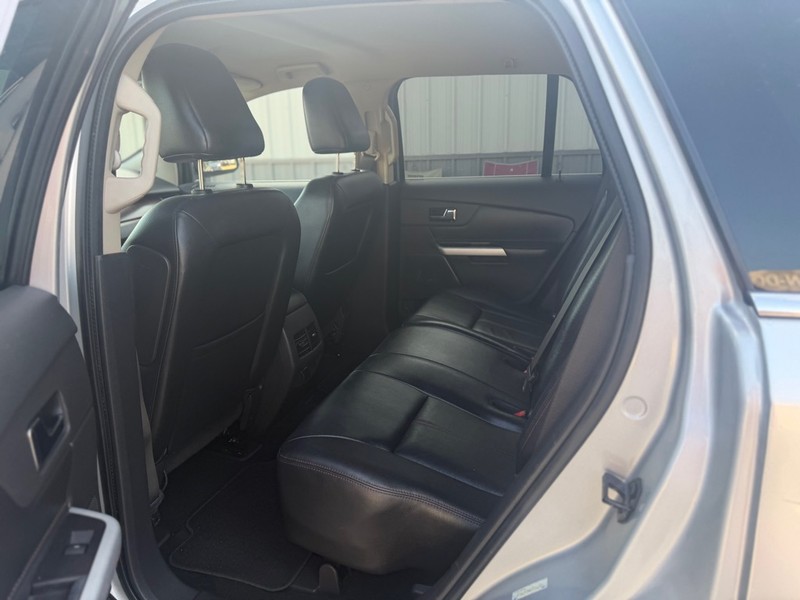 Ford Edge Vehicle Full-screen Gallery Image 5