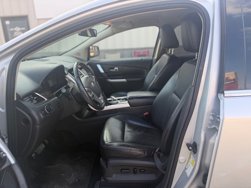 Ford Edge Vehicle Full-screen Gallery Image 6