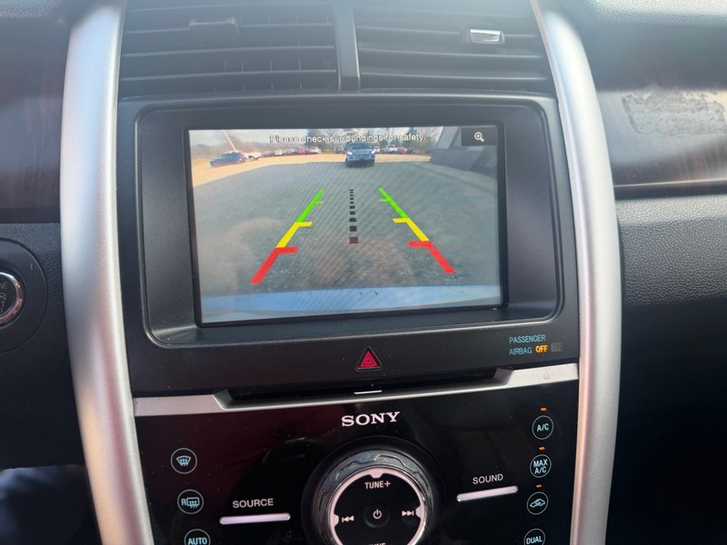 Ford Edge Vehicle Full-screen Gallery Image 8