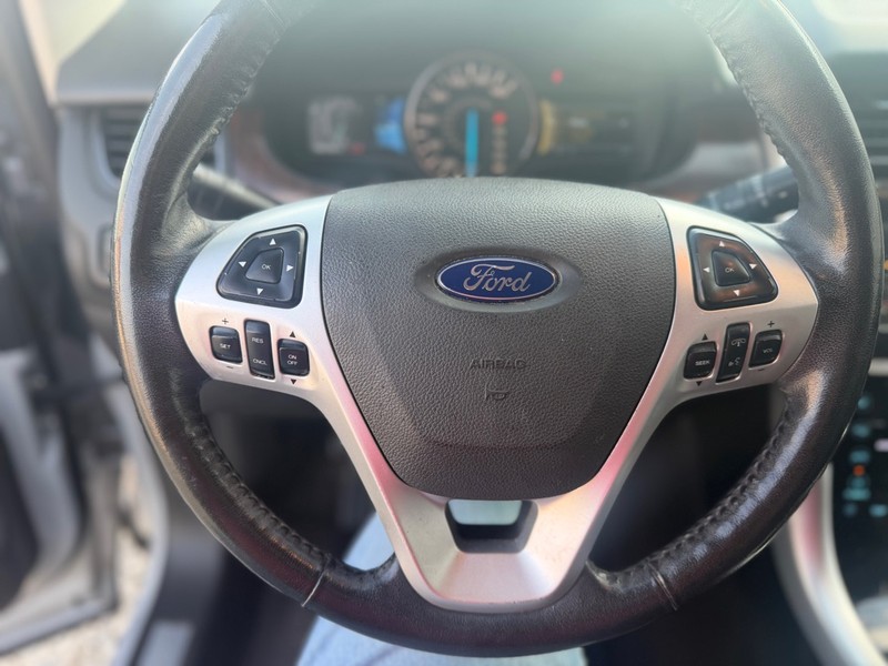 Ford Edge Vehicle Full-screen Gallery Image 9