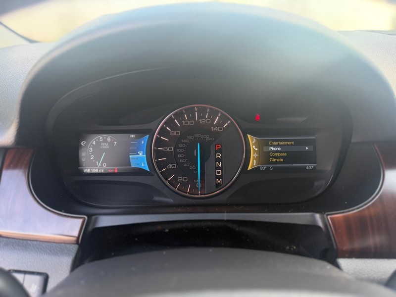 Ford Edge Vehicle Full-screen Gallery Image 10