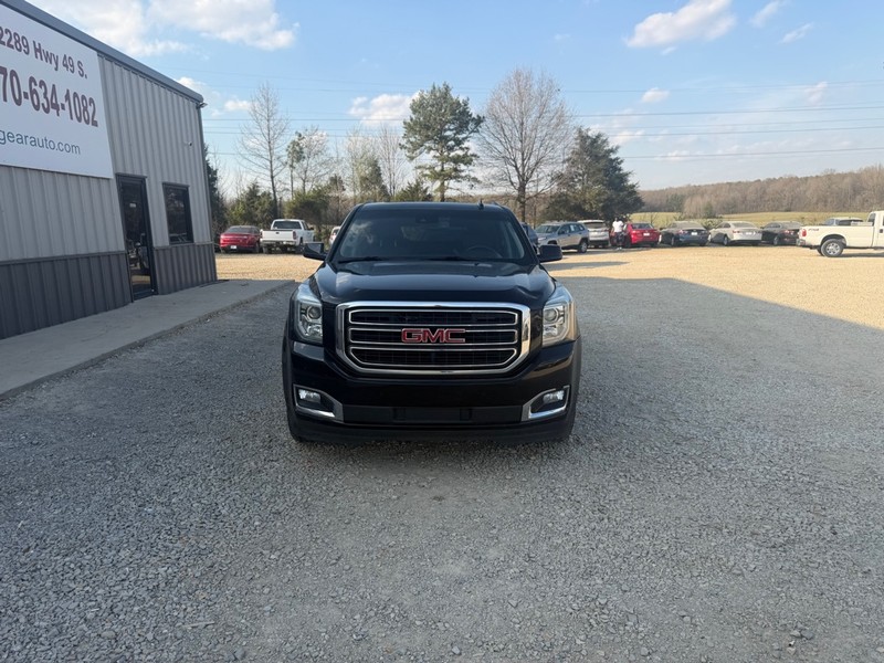 GMC Yukon XL Vehicle Full-screen Gallery Image 2