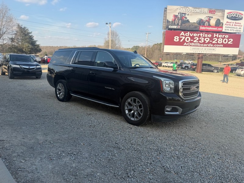 GMC Yukon XL Vehicle Full-screen Gallery Image 3