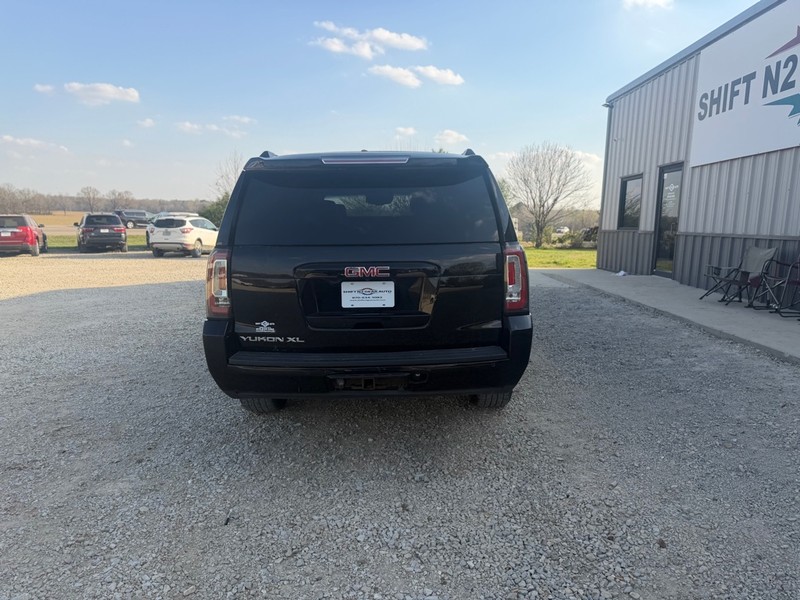 GMC Yukon XL Vehicle Full-screen Gallery Image 4