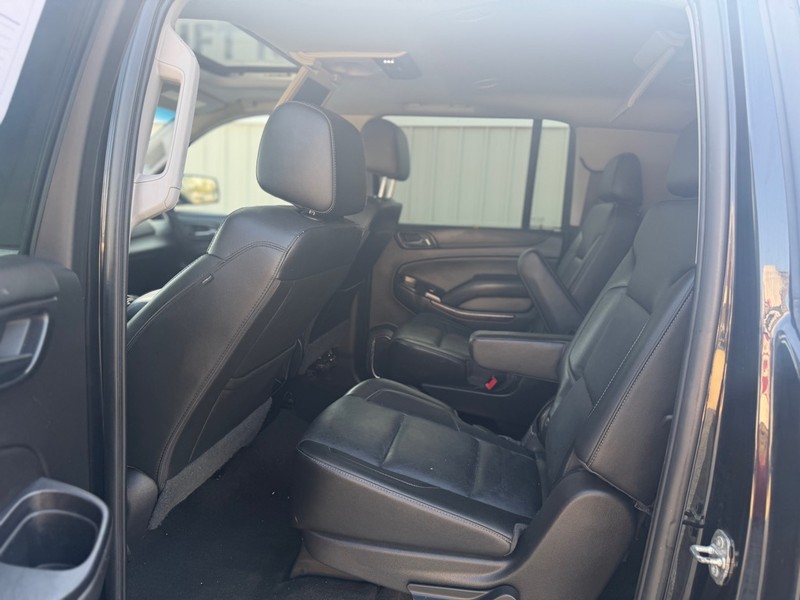 GMC Yukon XL Vehicle Full-screen Gallery Image 6