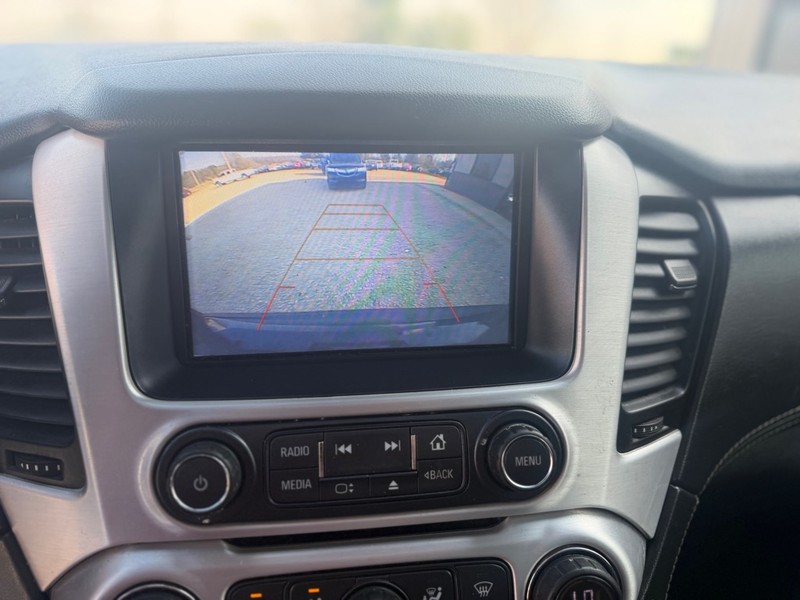 GMC Yukon XL Vehicle Full-screen Gallery Image 9