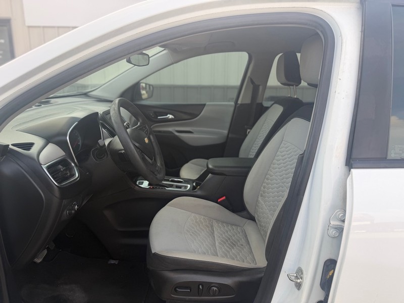 Chevrolet Equinox Vehicle Full-screen Gallery Image 6