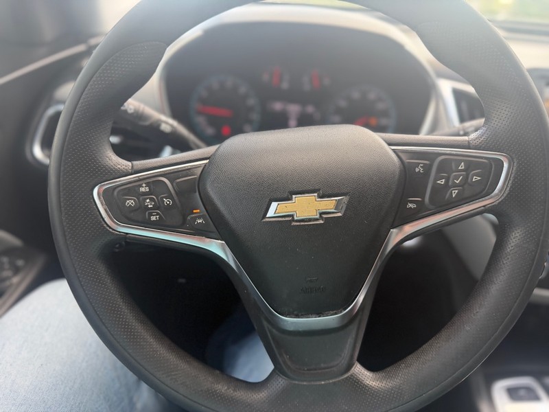 Chevrolet Equinox Vehicle Full-screen Gallery Image 9