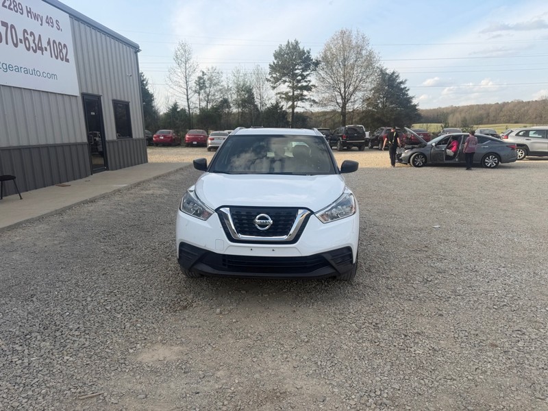 Nissan Kicks Vehicle Full-screen Gallery Image 2