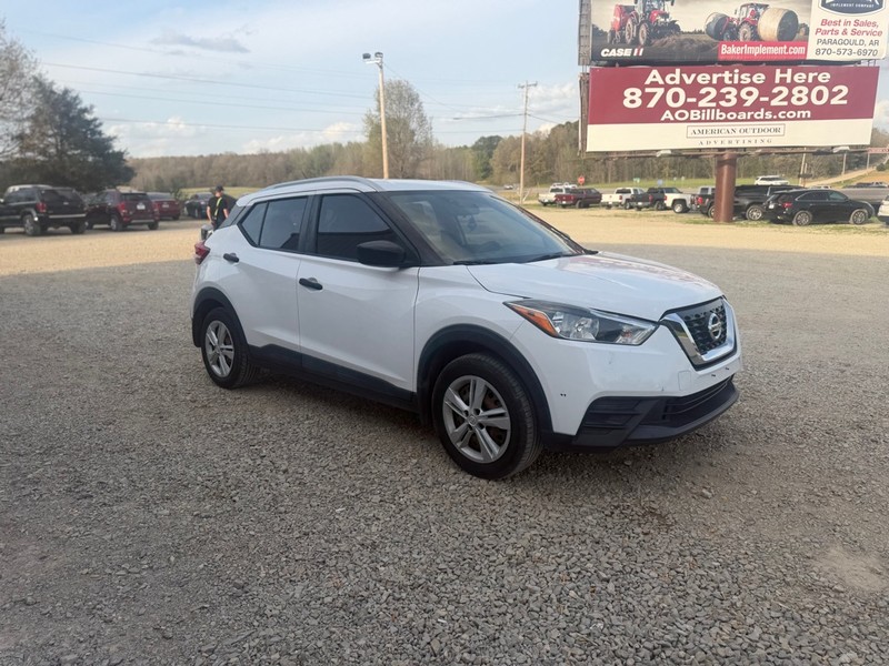 Nissan Kicks Vehicle Full-screen Gallery Image 3