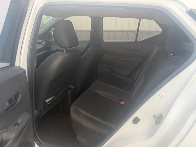 Nissan Kicks Vehicle Full-screen Gallery Image 5