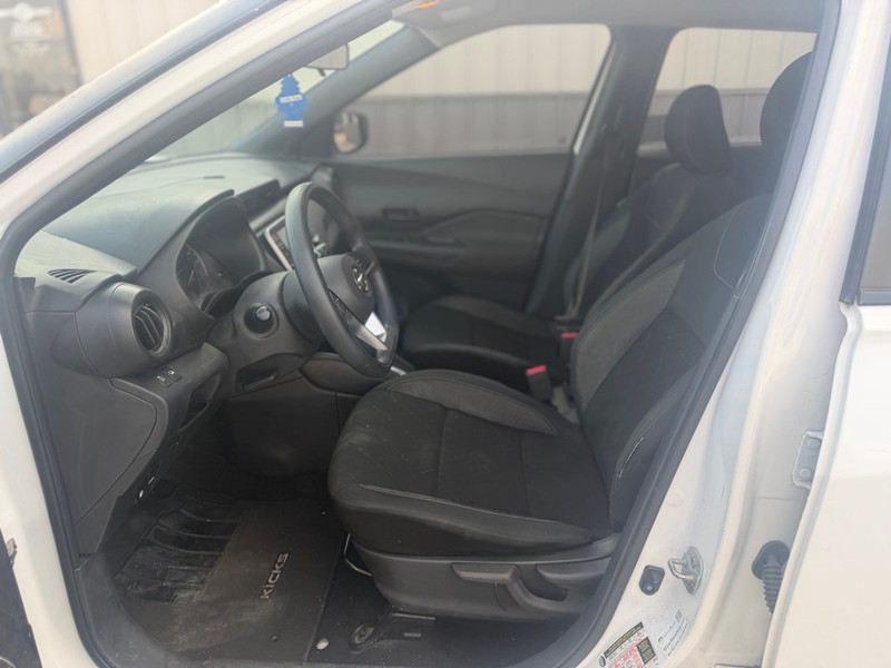 Nissan Kicks Vehicle Full-screen Gallery Image 6