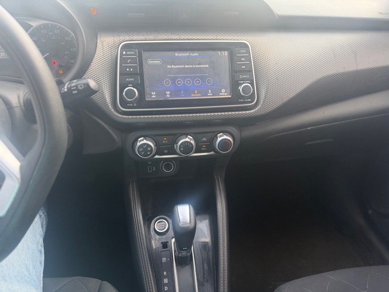 Nissan Kicks Vehicle Full-screen Gallery Image 7