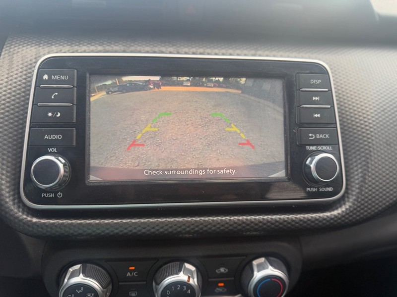 Nissan Kicks Vehicle Full-screen Gallery Image 8