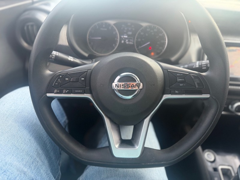 Nissan Kicks Vehicle Full-screen Gallery Image 9