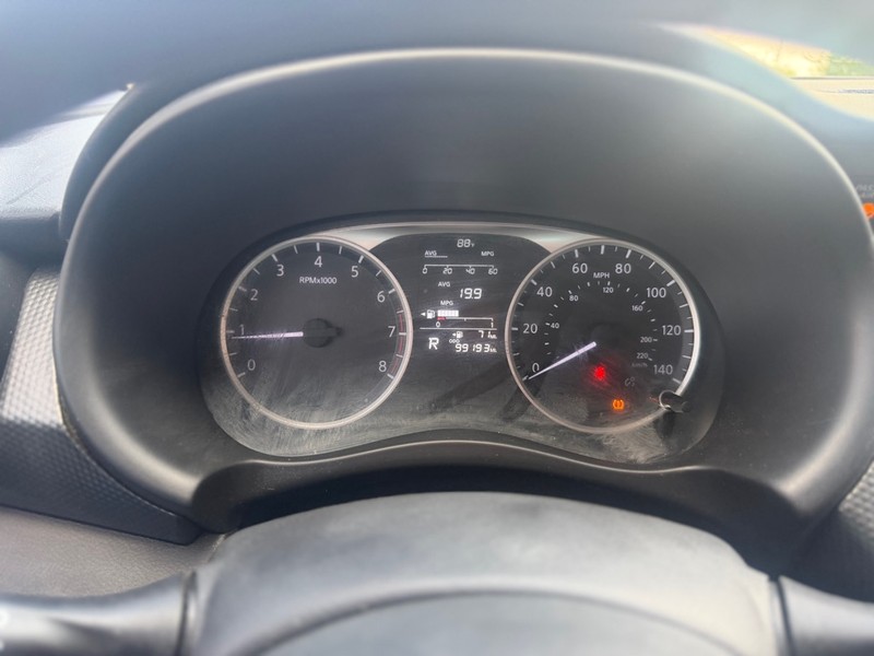 Nissan Kicks Vehicle Full-screen Gallery Image 10