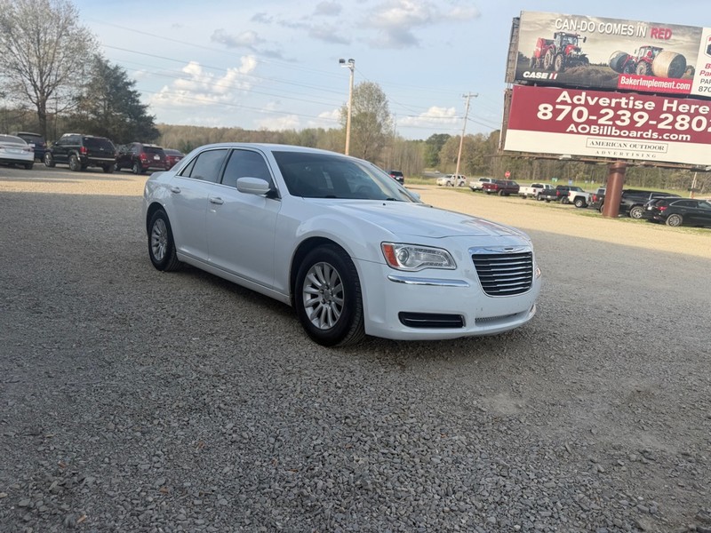 Chrysler 300 Vehicle Full-screen Gallery Image 3
