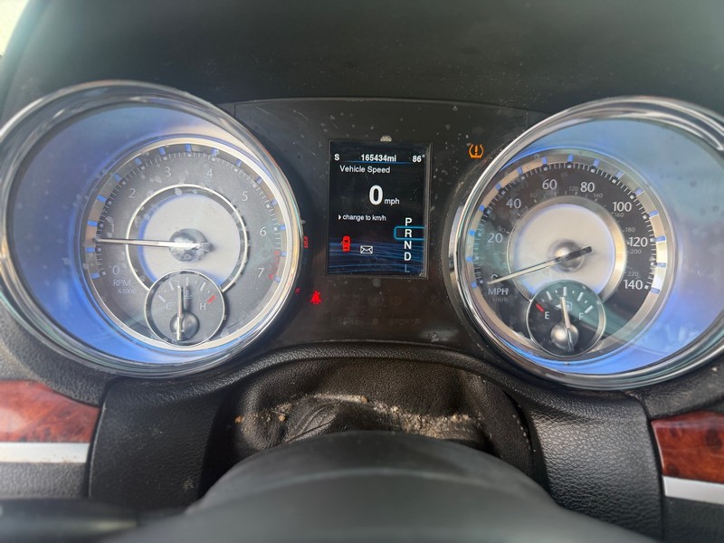 Chrysler 300 Vehicle Full-screen Gallery Image 9