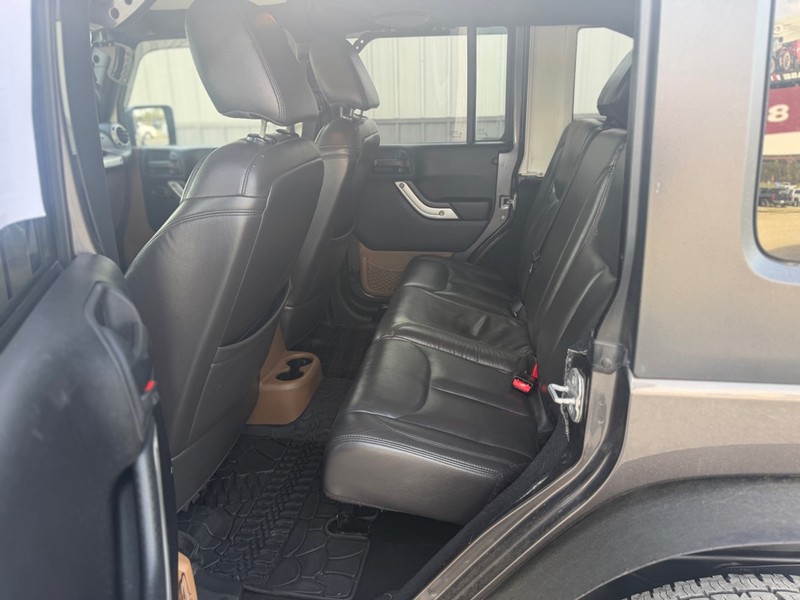 Jeep Wrangler Unlimited Vehicle Full-screen Gallery Image 5