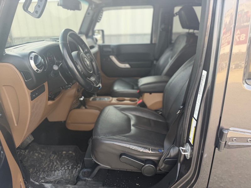 Jeep Wrangler Unlimited Vehicle Full-screen Gallery Image 6