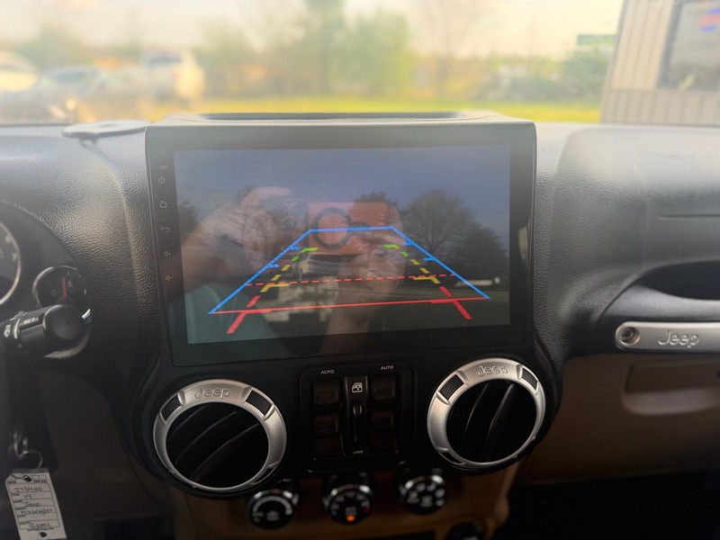 Jeep Wrangler Unlimited Vehicle Full-screen Gallery Image 9