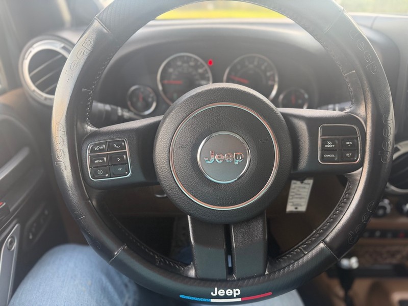 Jeep Wrangler Unlimited Vehicle Full-screen Gallery Image 10