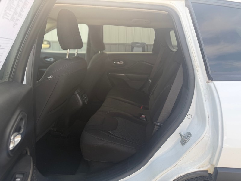 Jeep Cherokee Vehicle Full-screen Gallery Image 5