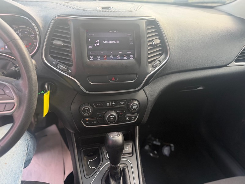 Jeep Cherokee Vehicle Full-screen Gallery Image 7