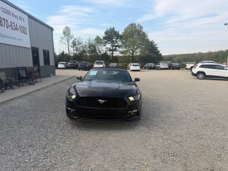 Ford Mustang Vehicle Full-screen Gallery Image 2