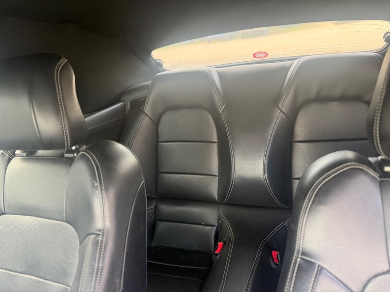 Ford Mustang Vehicle Full-screen Gallery Image 5