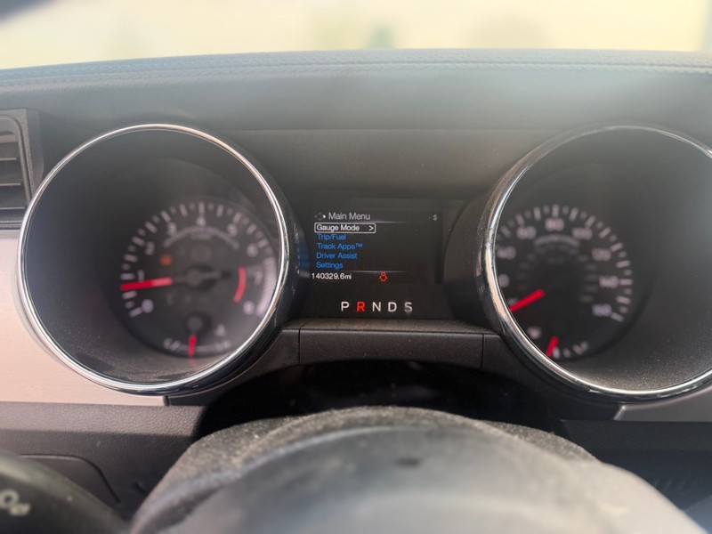 Ford Mustang Vehicle Full-screen Gallery Image 9