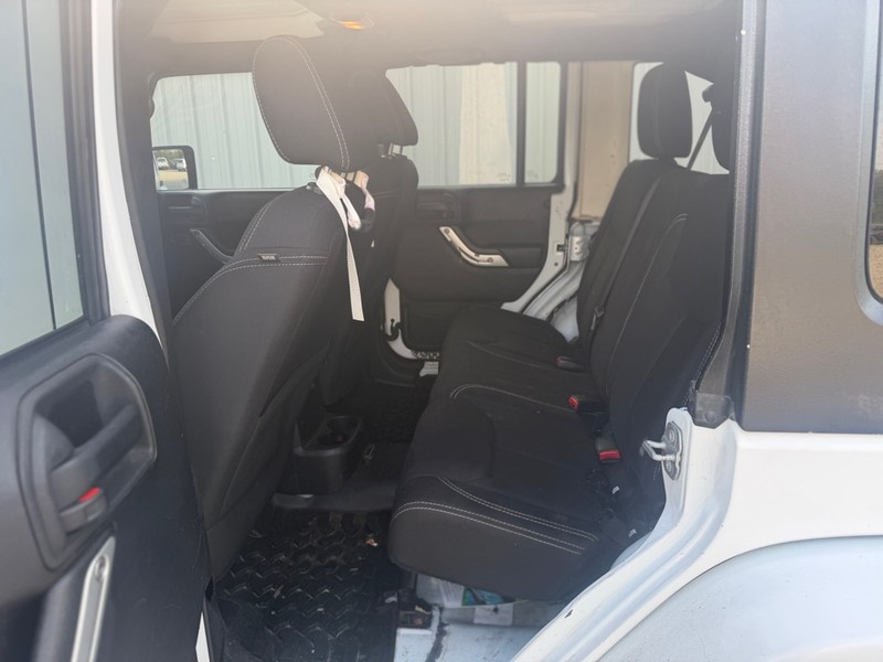 Jeep Wrangler Unlimited Vehicle Full-screen Gallery Image 5