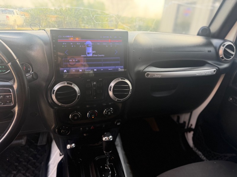 Jeep Wrangler Unlimited Vehicle Full-screen Gallery Image 7