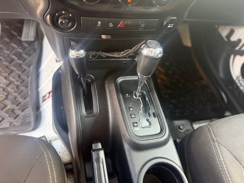 Jeep Wrangler Unlimited Vehicle Full-screen Gallery Image 8