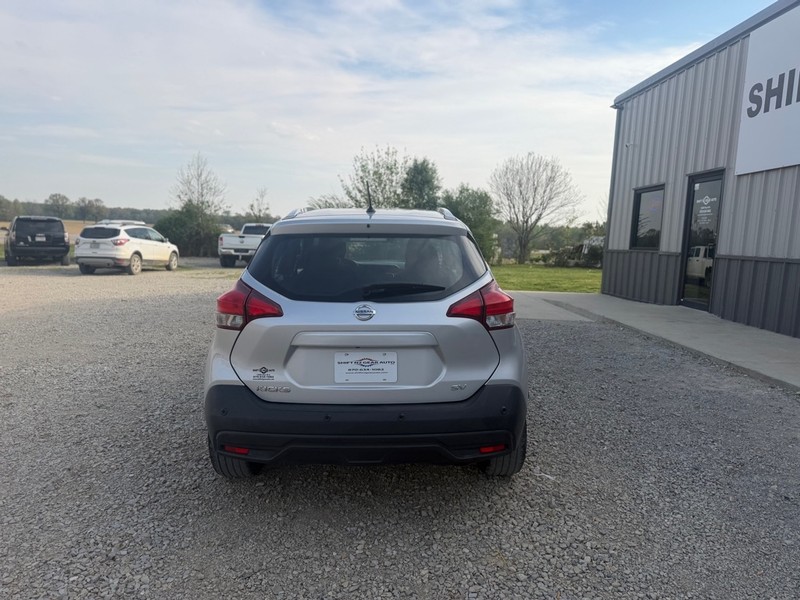 Nissan Kicks Vehicle Full-screen Gallery Image 4