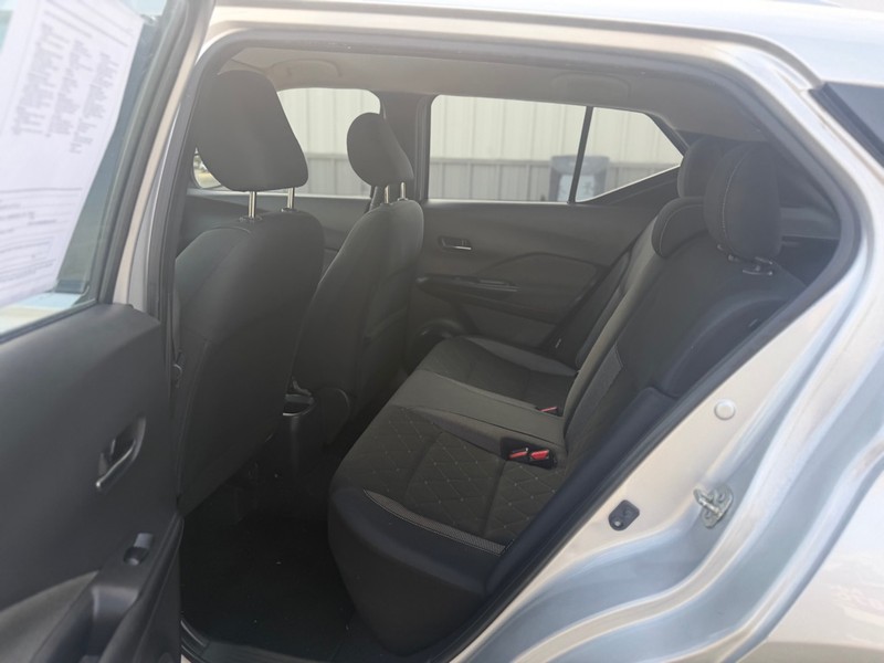 Nissan Kicks Vehicle Full-screen Gallery Image 5