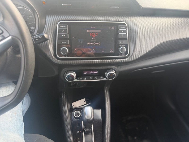 Nissan Kicks Vehicle Full-screen Gallery Image 7