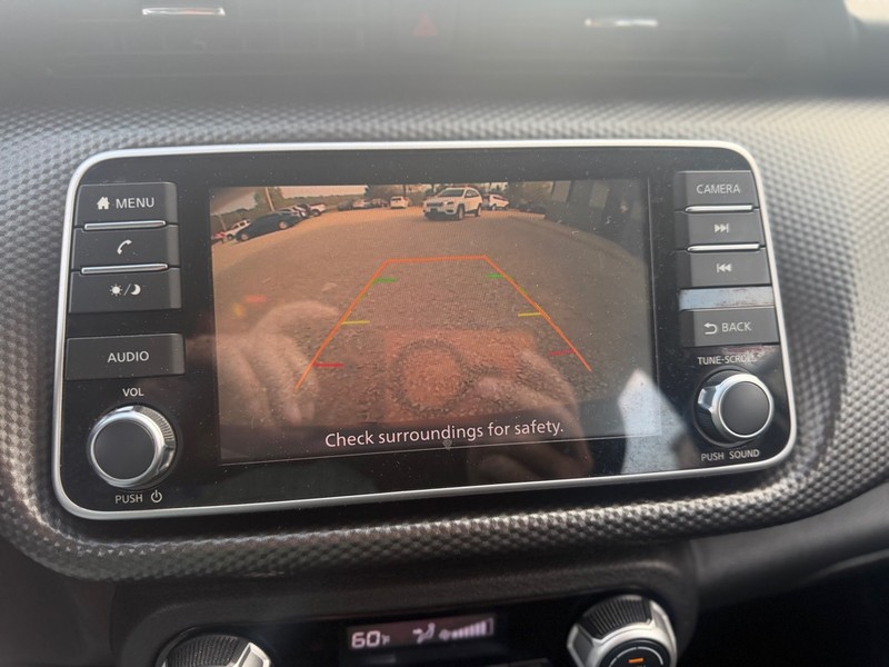 Nissan Kicks Vehicle Full-screen Gallery Image 8