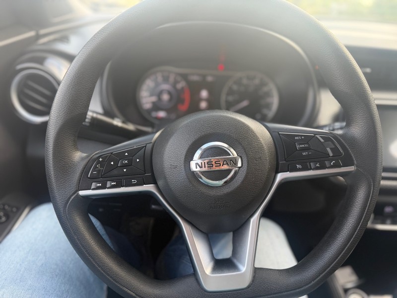 Nissan Kicks Vehicle Full-screen Gallery Image 9