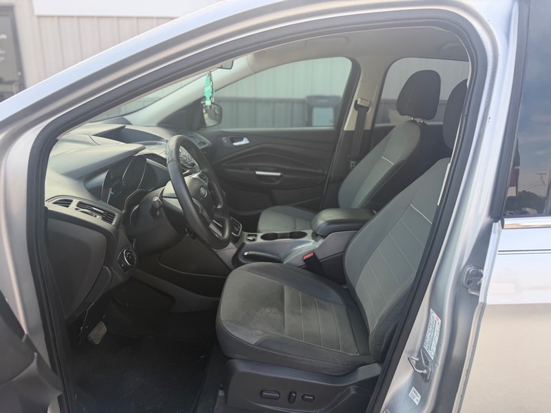 Ford Escape Vehicle Full-screen Gallery Image 6