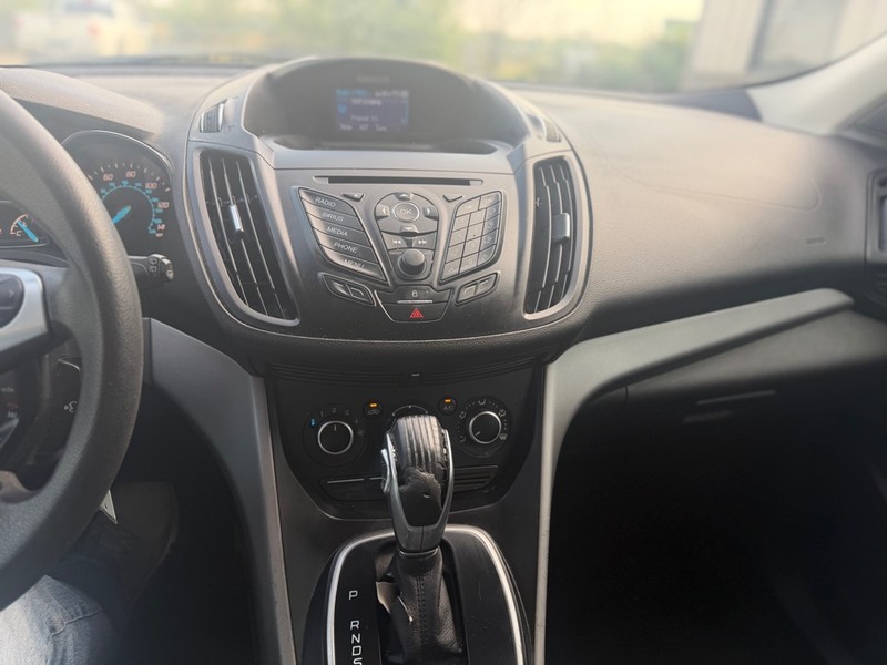 Ford Escape Vehicle Full-screen Gallery Image 7