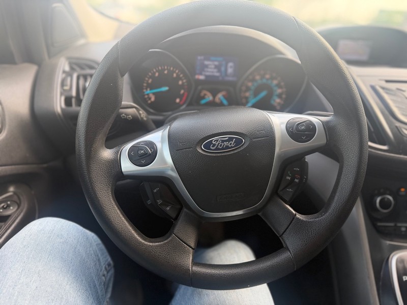 Ford Escape Vehicle Full-screen Gallery Image 9