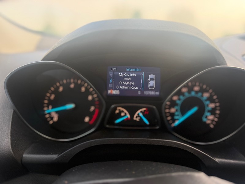 Ford Escape Vehicle Full-screen Gallery Image 10